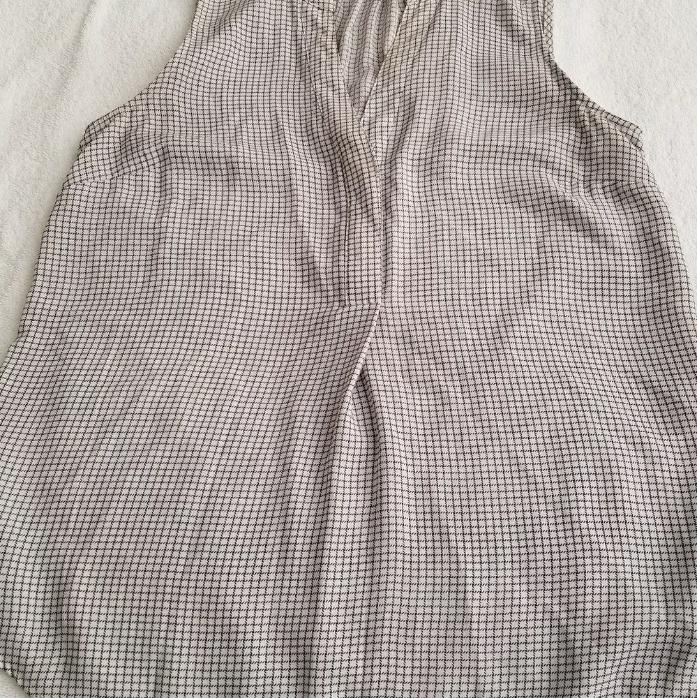 Sleeveless blouse